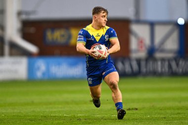 Warrington Kurtları 'ndan Leon Hayes, 23 Mart 202' de İngiltere 'nin Warrington kentinde oynanan Betfred Challenge Kupası Altıncı Raundda Warrington Wolves ve London Broncos maçında dövüşüyor.