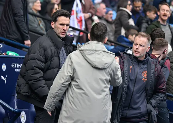 Marc Skinner Manager Manchester United Women Shakes Hands Gareth Taylor — Φωτογραφία Αρχείου