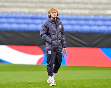 İngiltere 'den Harvey Elliott, UEFA Euro U21 Grubu F Grubu' nun İngiltere ile Lüksemburg U21 maçında maçı Toughsheet Community Stadyumu, Bolton, Birleşik Krallık, 26 Mart 202 'de izlemektedir.