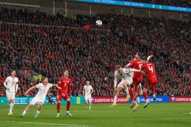 Galler 'den Chris Mepham, 26 Mart 202' de Cardiff City Stadyumu 'nda Galler - Polonya maçında UEFA Euro Eleme Grubu A eleme maçında kaleye doğru ilerliyor.