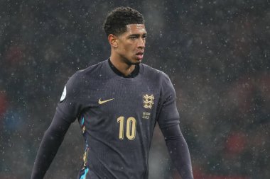 İngiltere 'den Jude Bellingham, 26 Mart 202' de Wembley Stadyumu 'nda oynanan Uluslararası Dostluk maçı sırasında İngiltere ile Belçika karşı karşıya geldi.