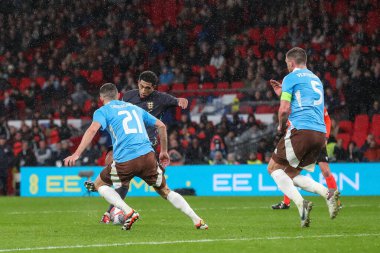 İngiltere 'den Jude Bellingham, 26 Mart 202' de İngiltere 'nin Wembley Stadyumu' nda Belçika 'ya karşı oynadığı Uluslararası Dostluk karşılaşmasında 2-2 berabere kaldı.