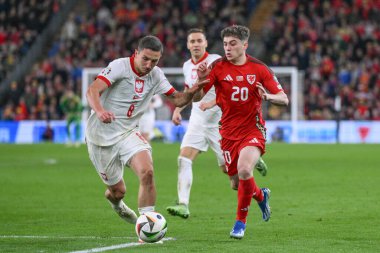 Polonyalı Bartosz Slisz ve Galler 'den Daniel James, UEFA Euro Eleme Grubu A karşılaşmasında Cardiff City Stadyumu, Cardiff, Birleşik Krallık, 26 Mart 202' de Galler - Polonya maçında top için mücadele ettiler.