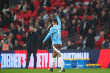 Belçikalı Youri Tielemans, 26 Mart 202 'de Wembley Stadyumu' nda oynanan Uluslararası Dostluk karşılaşmasında 0-1 kazanma hedefini kutluyor.