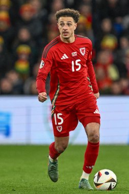 Galler 'den Ethan Ampadu, 26 Mart 202' de Cardiff City Stadyumu 'nda Galler - Polonya maçında UEFA Euro Eleme Grubu eleme grubu A maçında topa vuruyor.