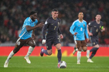 İngiltere 'den Phil Foden, 26 Mart 202' de Wembley Stadyumu 'nda oynanan Uluslararası Dostluk maçı sırasında topa vuruyor.