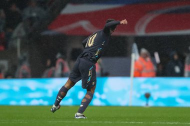 İngiltere 'den Jude Bellingham, 26 Mart 202' de Wembley Stadyumu 'nda oynanan Uluslararası Dostluk karşılaşmasında 2-2' lik galibiyet golünü kutluyor.