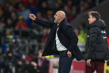 Michal Probierz Polonya teknik direktörü takımına UEFA Euro eleme grubu A maçında Cardiff City Stadyumu, Cardiff, Birleşik Krallık 'ta Galler' e karşı Polonya maçında talimat verdi.