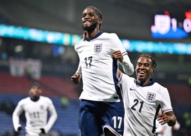 İngiltere 'den Samuel Iling-Junior, 26 Mart 202' de İngiltere 'nin Bolton kentindeki Toughsheet Community Stadyumu' nda oynanan UEFA Euro U21 Grubu F-21 karşılaşmasında İngiltere 'yi 2-0 kazanma hedefini kutluyor.