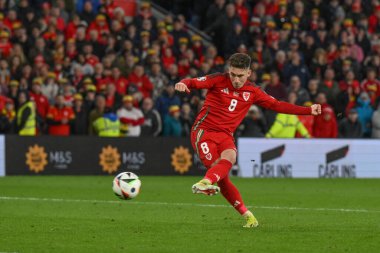 Galler 'den Harry Wilson, 26 Mart 202' de Cardiff City Stadyumu 'nda oynanan Galler - Polonya maçı sırasında aldığı penaltıyı kaydetti.