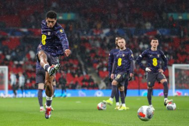 İngiltere 'den Jude Bellingham, 26 Mart 202' de İngiltere 'nin Wembley Stadyumu' nda oynadığı Uluslararası Dostluk karşılaşmasında maç öncesi ısınma maçında