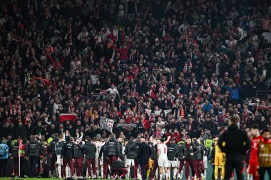 Polonya, 26 Mart 202 'de Cardiff City Stadyumu' nda oynanan Galler-Polonya maçında taraftarlarıyla zaferini kutladı.