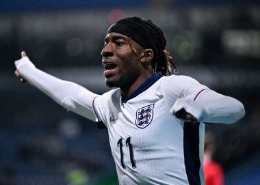 İngiltere 'den Noni Madueke, UEFA Euro U21 Kalifiye Grubu F karşılaşmasında U21-Lüksemburg U21 maçına 26 Mart 202' de İngiltere 'nin Toughsheet Community Stadyumu' nda tepki gösterdi.
