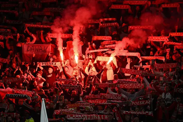 Polonya taraftarları UEFA Euro Eleme Grubu A karşılaşması sırasında Cardiff City Stadyumu 'nda Polonya' ya karşı Galler maçı, 26 Mart 202