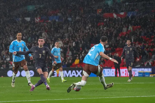 Phil Foden Inglaterra Dispara Gol Durante Partido Amistoso Internacional Inglaterra — Foto de Stock