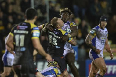 Castleford Tigers 'dan Joe Westerman, Leeds Rhinos' lu Justin Sangare 'den, 28 Mart 202' de The Mend-A-Hose Jungle, Castleford, İngiltere 'de oynanan Betfred Süper Lig 6. Raundunda Castleford Tigers' a karşı Leeds Rhinos maçında ağır bir darbe aldı.