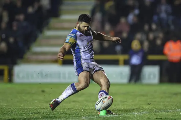 stock image Rhyse Martin of Leeds Rhinos converts for a goal during the Betfred Super League Round 6 match Castleford Tigers vs Leeds Rhinos at The Mend-A-Hose Jungle, Castleford, United Kingdom, 28th March 202