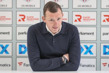 Neill Collins Barnsley 'in baş antrenörü 29 Mart 202' de İngiltere 'nin Oakwell kentinde oynanan Sky Bet 1 maçında basın toplantısında konuştu.