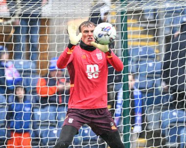Ipswich Town 'dan Christian Walton maçtan önce ısınıyor, 21 Mart 202' de İngiltere 'nin Blackburn kentinde oynanan Blackburn Rovers-Ipswich Town maçında