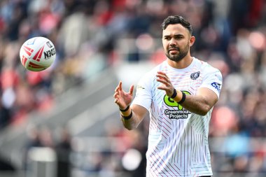 Wigan Warriors takımının Bevan Fransızı Betfred Süper Lig 6. raundu öncesinde ısınma turunda St Helens vs Wigan Warriors ile Wicked Stadyumu, St Helens, Birleşik Krallık, 29 Mart 202