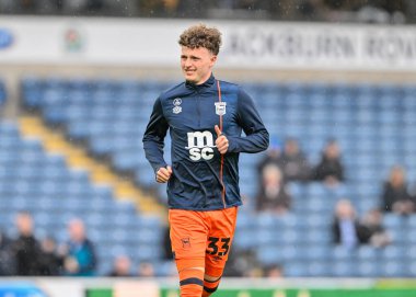 Ipswich Town 'dan Nathan Broadhead maçtan önce ısınıyor, 21 Mart 202' de İngiltere 'nin Blackburn kentinde oynanan Blackburn Rovers-Ipswich Town maçında