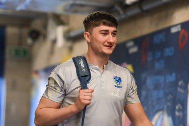 Warrington Wolves 'un Tom Whitehead' i, 30 Mart 202 'de Warrington Wolves ve Catalans Dragons' un oynadığı Halliwell Jones Stadyumu 'nda oynanan Betfred Süper Lig karşılaşmasından önce geldi.
