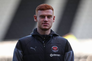 Blackpool 'dan Mackenzie Chapman, 29 Mart 202' de İngiltere 'nin Pride Park Stadyumu' nda oynanan Derby County - Blackpool maçı öncesinde geldi.