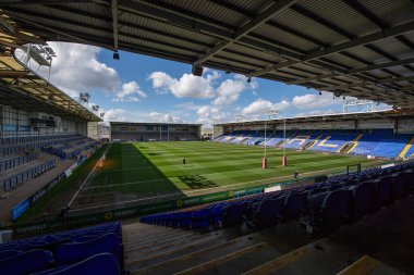 Halliwell Jones Stadyumu, Warrington Kurtları 'nın ana yurdu Betfred Süper Ligi maçı sırasında Halliwell Jones Stadyumu, Warrington, Birleşik Krallık' ta Warrington Wolves 'a karşı Catalans Dragons maçının genel bir görüntüsü.