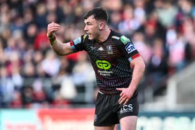 Wigan Warriors takımından Alex Smith, Betfred Süper Lig 6. Maçı 'nda takımına talimat veriyor. St Helens - Wigan Warriors maçı.