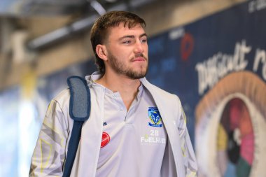 Warrington Wolves 'tan Adam Holroyd, 30 Mart 202' de İngiltere 'nin Warrington şehrindeki Halliwell Jones Stadyumu' nda oynanan Warrington Wolves ve Catalans Dragons maçından önce geldi.