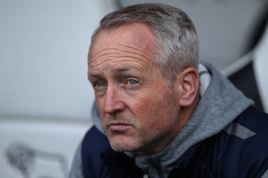 Neil Critchley, 21 Mart 202 'de İngiltere' nin Derby Stadyumu 'nda oynanan Sky Bet 1 karşılaşmasında Blackpool' un teknik direktörü Derby County - Blackpool maçında.