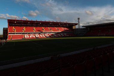 29 Mart 202 'de Oakwell, Barnsley, Barnsley, Barnsley, Birleşik Krallık' ta oynanan Sky Bet 1 maçı sonrasında güneş Oakwell 'in üzerinde parlıyor.