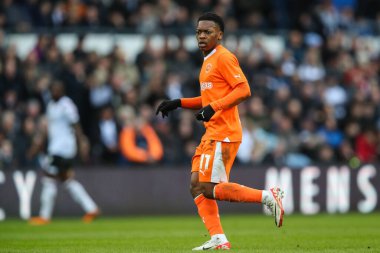Blackpool takımından Karamoko Dembele, 29 Mart 202 'de İngiltere' nin Derby Stadyumu 'nda oynanan 21.