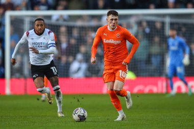 Blackpool 'dan Sonny Carey, 29 Mart 202' de İngiltere 'nin Pride Park Stadyumu' nda oynanan 1.