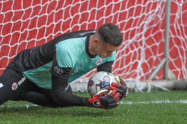 Barnsley 'den Liam Roberts maç öncesi ısınma oturumunda Sky Bet 1 maçında Barnsley, Cambridge United' a karşı Oakwell, Barnsley, Birleşik Krallık, 29 Mart 202