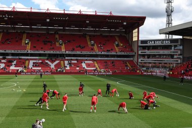Barnsley oyuncuları maç öncesi ısınma oturumunda Sky Bet 1 maçında Barnsley, Cambridge United 'a karşı Oakwell, Barnsley, Birleşik Krallık' ta 29 Mart 202