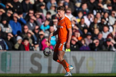 Blackpool takımından George Byers 29 Mart 202 'de İngiltere' nin Derby Park Stadyumu 'nda oynanan Derby County - Blackpool maçı sırasında