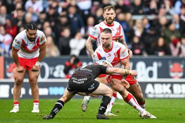St. Helens 'ten Curtis Sironen, Wigan Warriors takımından Alex Smith tarafından oynanan Betfred Süper Lig 6. Raundunda St Helens - Wigan Warriors maçında, St Helens - Wicked Stadyumu, St Helens, Birleşik Krallık, 29 Mart 202