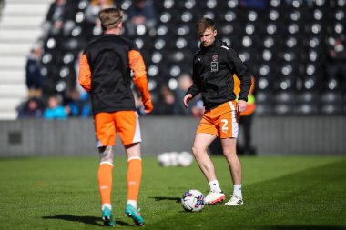 Blackpool 'dan Callum Connolly maç öncesi ısınma maçında Sky Bet Ligi 1 maçında Derby County - Blackpool maçında İngiltere' nin Pride Park Stadyumu 'nda, 29 Mart 202