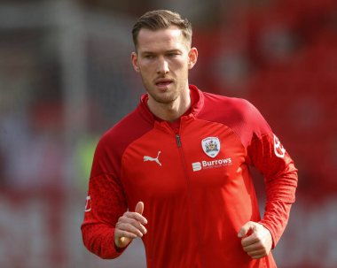 Barnsley 'den Jamie McCart maç öncesi ısınma oturumunda Sky Bet 1 maçında Barnsley, Cambridge United' a karşı Oakwell, Barnsley, Birleşik Krallık 'ta, 29 Mart 202