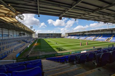 Halliwell Jones Stadyumu, Warrington Kurtları 'nın ana yurdu Betfred Süper Ligi maçı sırasında Halliwell Jones Stadyumu, Warrington, Birleşik Krallık' ta Warrington Wolves 'a karşı Catalans Dragons maçının genel bir görüntüsü.