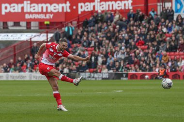 Barnsley 'den Adam Phillips, 29 Mart 202' de Oakwell, Barnsley, Birleşik Krallık 'ta oynanan Sky Bet 1 maçında gol attı.