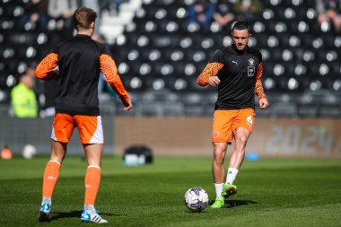 Blackpool 'dan Oliver Norburn maç öncesi ısınma maçında Sky Bet 1 maçında Derby County - Blackpool maçında İngiltere' nin Pride Park Stadyumu 'nda, 29 Mart 202