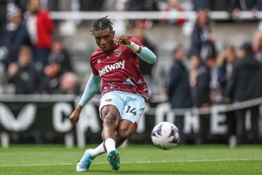 West Ham United takımından Mohammed Kudus, Premier League maçı sırasında St. James 's Park, Newcastle, İngiltere' de oynanan Newcastle United maçında ısınma turunda...
