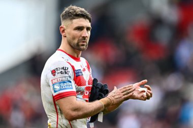 St. Helens 'ten Tommy Makinson, Betfred Süper Lig 6. Raundunun sonunda St Helens vs Wigan Warriors' u All Wicked Stadyumu, St Helens, Birleşik Krallık 'ta 29 Mart 202' de alkışlıyor.