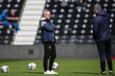 Neil Critchley, Blackpool 'un antrenörü maç öncesi ısınma maçında Derby County - Blackpool maçının 29 Mart 202' de Pride Park Stadyumu 'nda oynanacak.