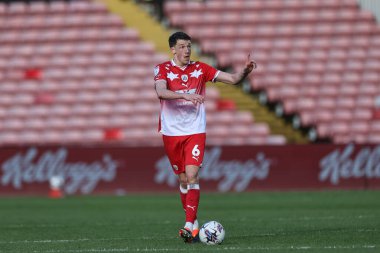 Barnsley 'li Mal de Gevigney, 29 Mart 2024' te Oakwell, Barnsley, Birleşik Krallık 'ta oynanan Sky Bet 1 karşılaşmasında takımına talimatlar veriyor.