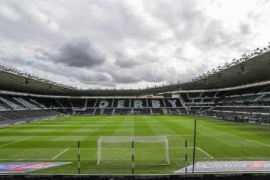 Derby County 'nin evi olan Pride Park Stadyumu' nun genel görünümü, 29 Mart 202 'de İngiltere' nin başkenti Derby Park Stadyumu 'nda oynanan Derby County - Blackpool maçının önündedir.