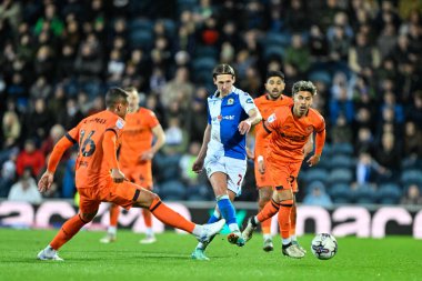 Blackburn Rovers takımından Callum Brittain, 21 Mart 202 'de Blackburn, İngiltere' deki Ipswich Town 'da oynanan Gökyüzü İddia Şampiyonası maçında pas verdi.