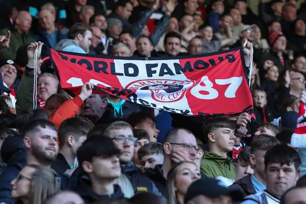 Barnsley taraftarları Sky Bet Ligi 1 maçında önce Oakwell, Barnsley, Barnsley, Birleşik Krallık, 29 Mart 202 'de Cambridge United' a karşı oynadılar.